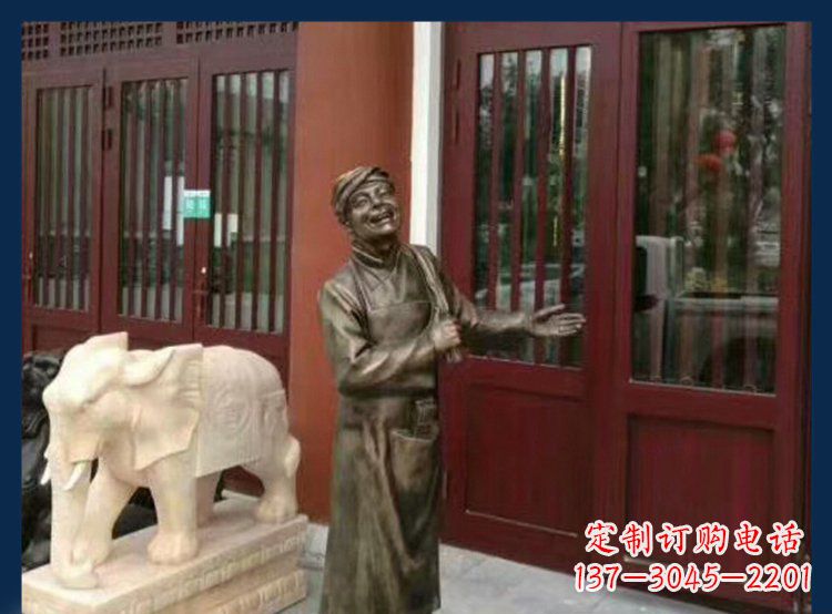 绵阳铜雕店小二酒店迎宾人物雕塑