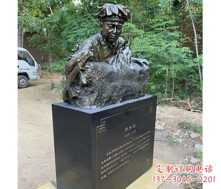 绵阳铜雕邱少云战士雕塑