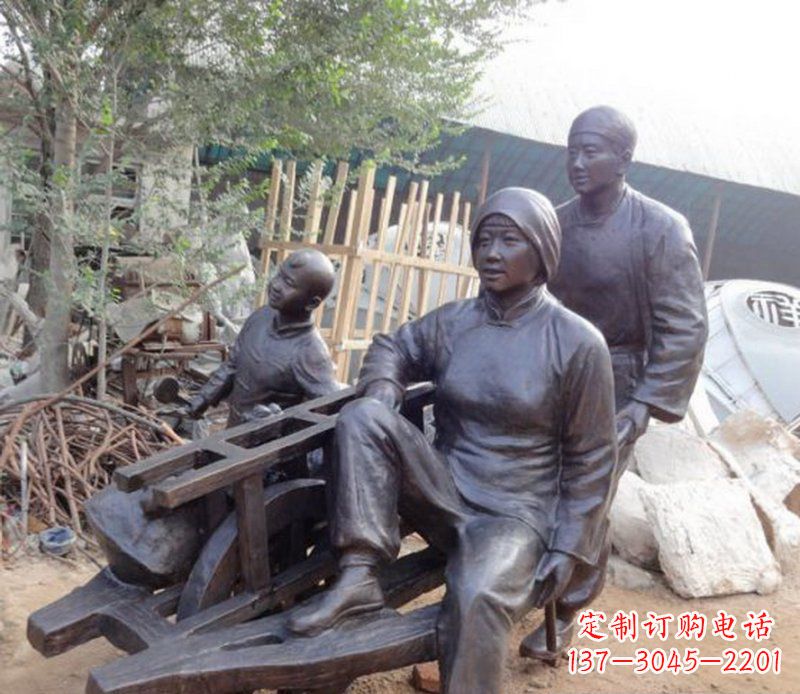 绵阳推独轮车人物铜雕