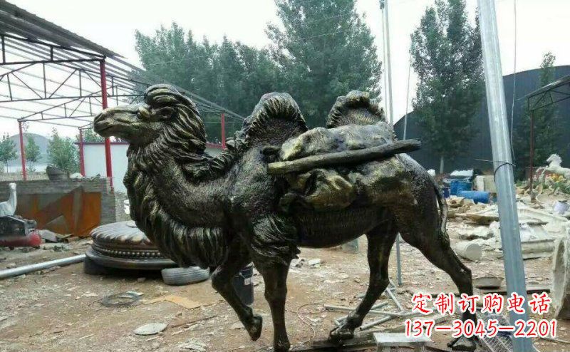 绵阳驮着东西的骆驼铜雕