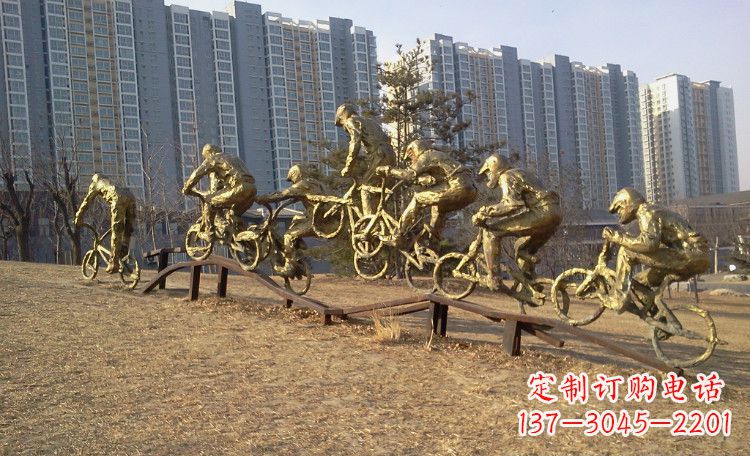 绵阳玩花样自行车人物铜雕