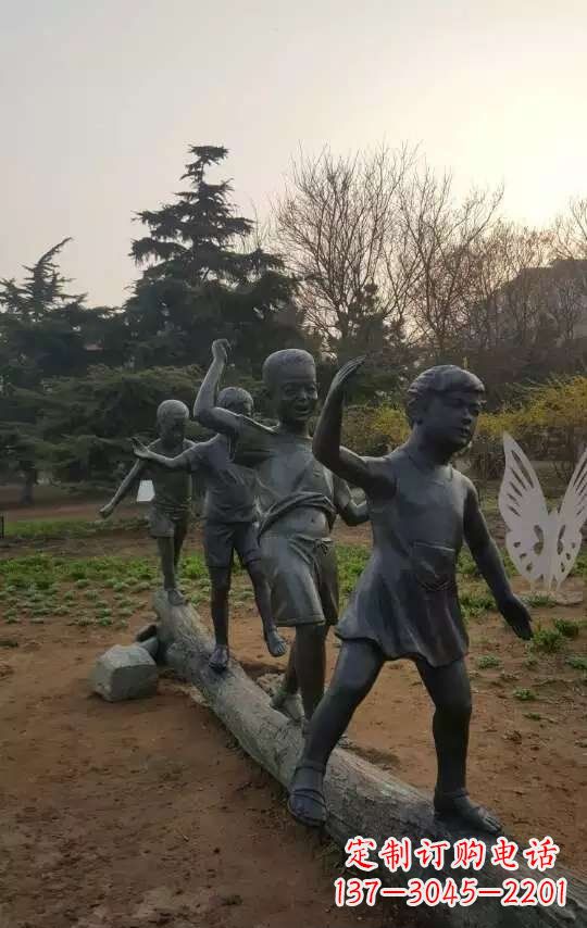 绵阳玩走独木桥儿童铜雕