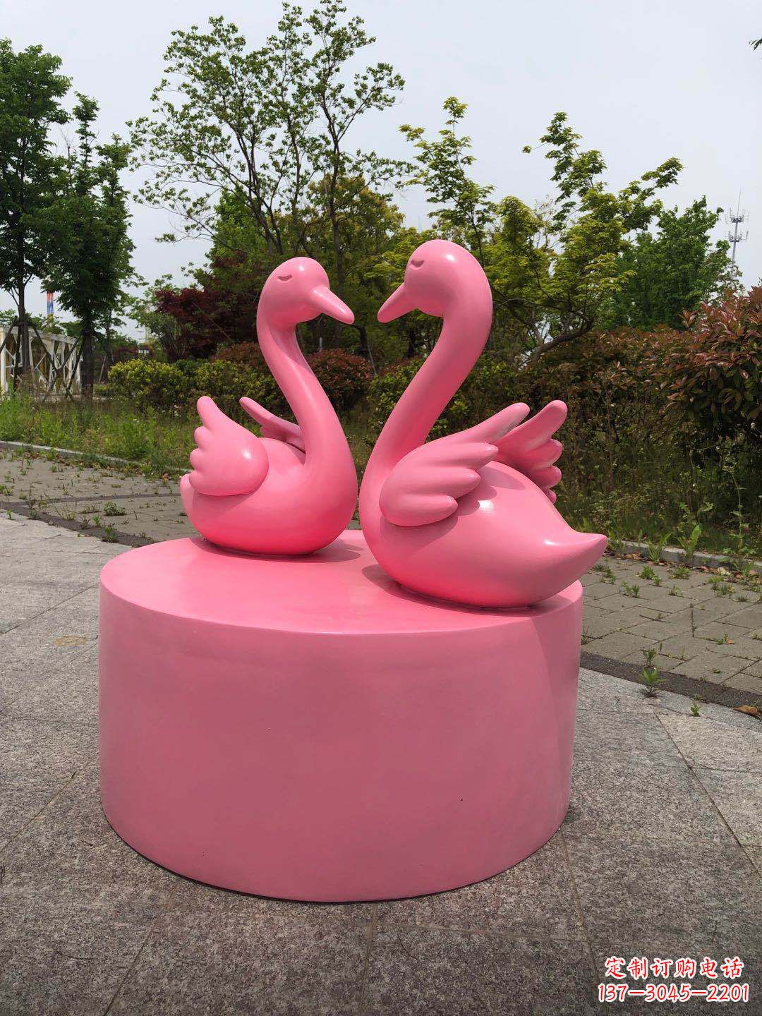 绵阳顽皮粉红豹雕塑系列之天鹅摆件