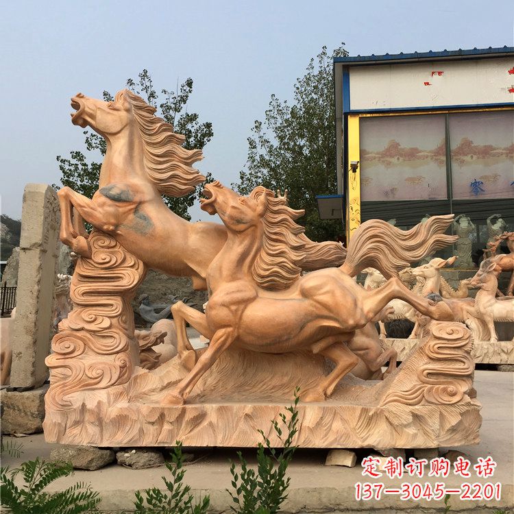 绵阳晚霞红奔马群雕