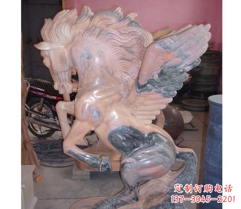 绵阳晚霞红奔马石雕