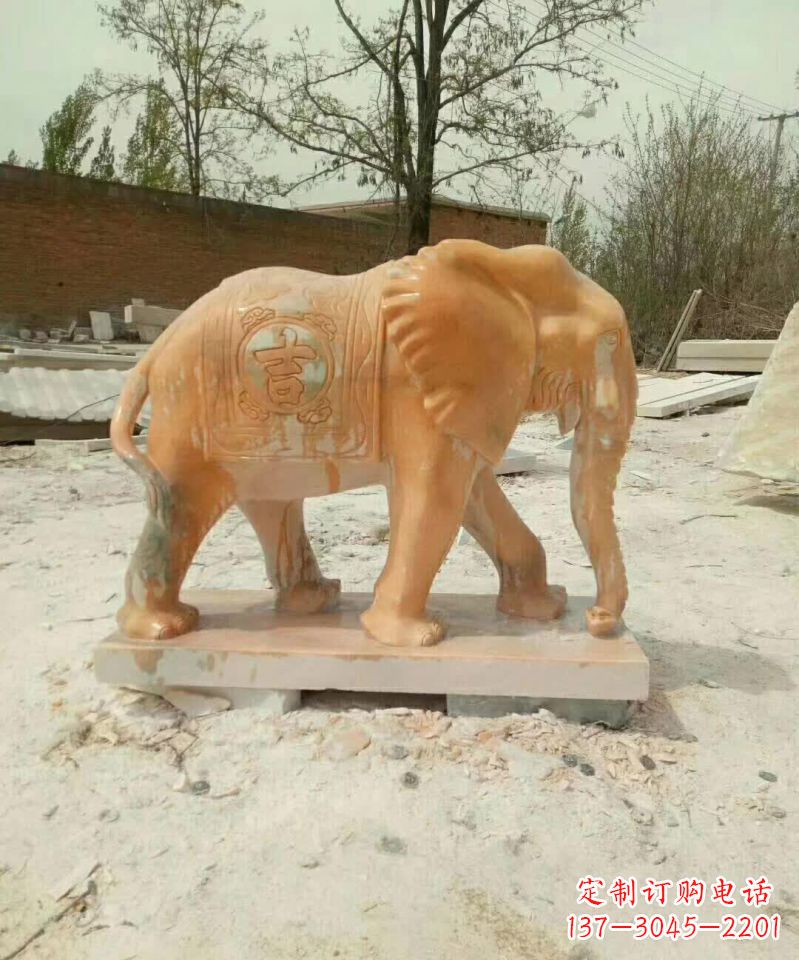 绵阳晚霞红大象雕塑