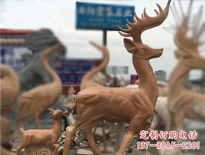 绵阳晚霞红动物驯鹿公园石雕