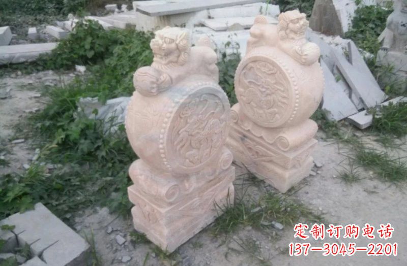 绵阳晚霞红狮子门墩石雕