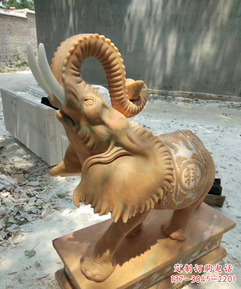 绵阳晚霞红小象雕塑
