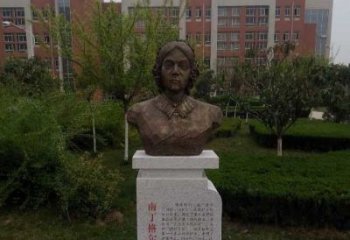 绵阳南丁格尔校园名人铜雕：精致细致的雕塑艺术