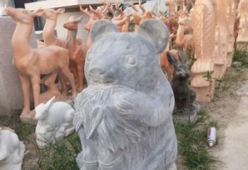 绵阳青石熊猫雕塑，传承古典文化