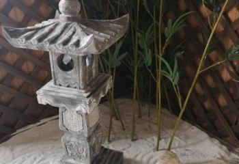 绵阳青石仿古灯笼雕塑是由中领雕塑定制的经典雕…