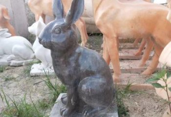 绵阳青石公园兔子雕塑，实惠的艺术装点
