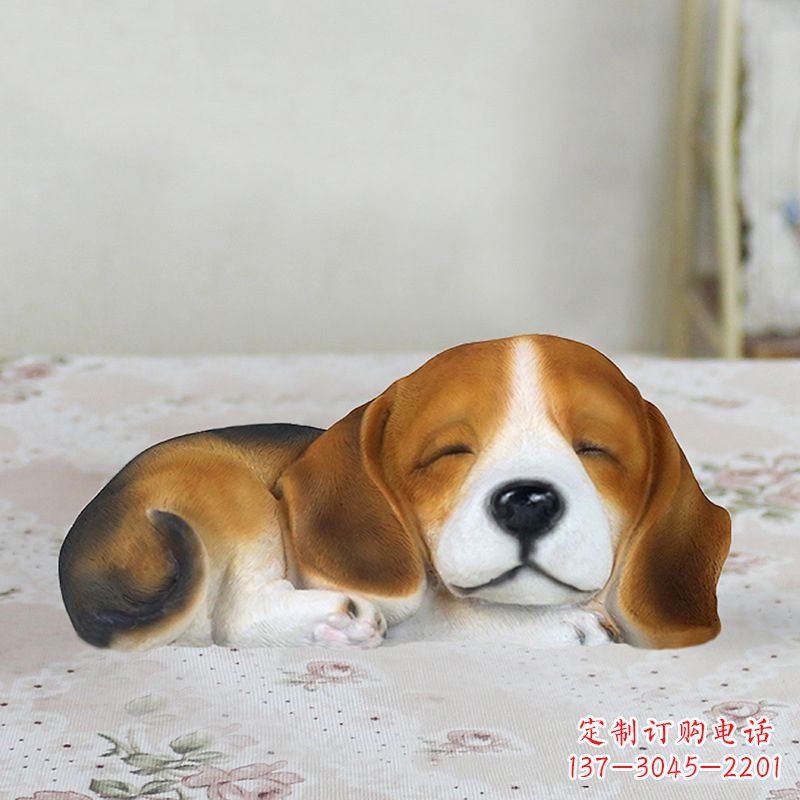 绵阳卧姿比格犬仿真雕塑,睡觉的小狗狗是内美陈动物雕塑摆件