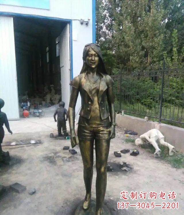 绵阳现代美女广场人物铜雕