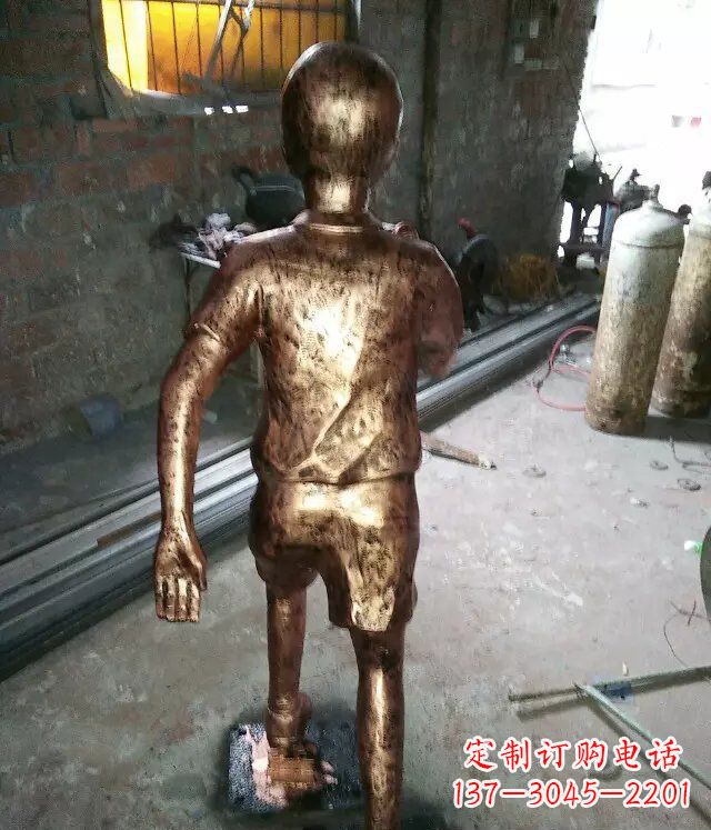 绵阳小孩跑步公园人物铜雕 (2)