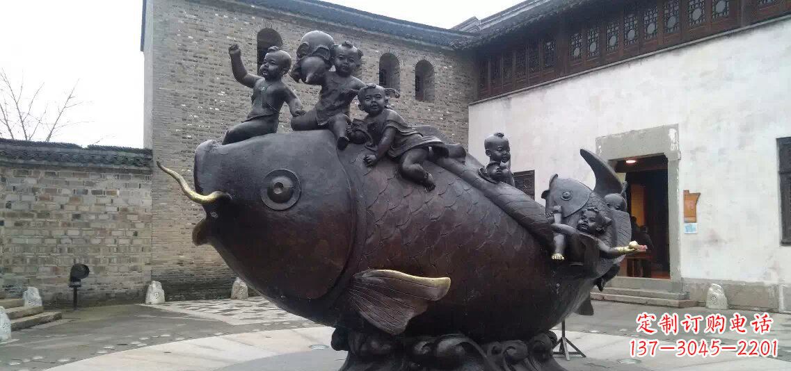 绵阳小孩骑鱼铜雕