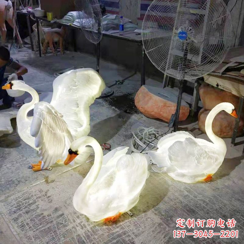 绵阳小区园林草坪发光天鹅景观雕塑摆件