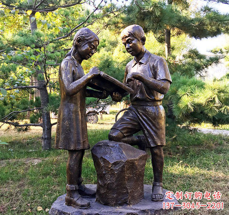 绵阳校园读书的学生铜雕