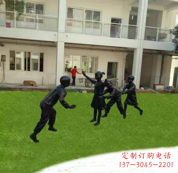 绵阳校园儿童玩老鹰捉小鸡铜雕