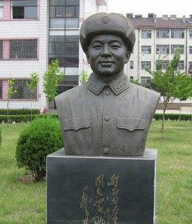 绵阳校园雷锋铜像