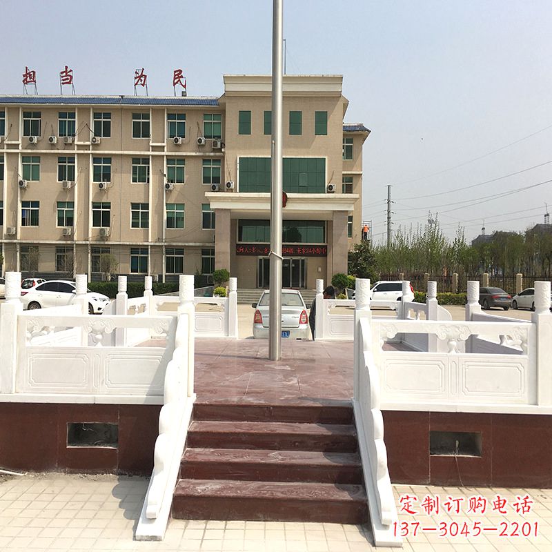 绵阳学校广场石雕升旗台