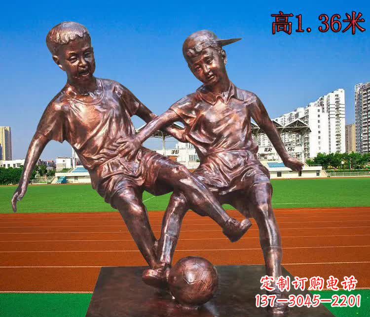 绵阳学校铜雕踢足球儿童