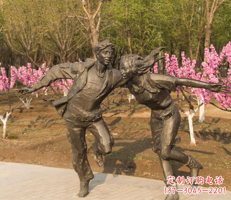 绵阳游玩的情侣铜雕