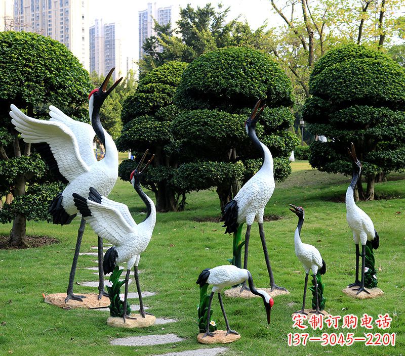 绵阳幼儿园卡通丹顶鹤雕塑