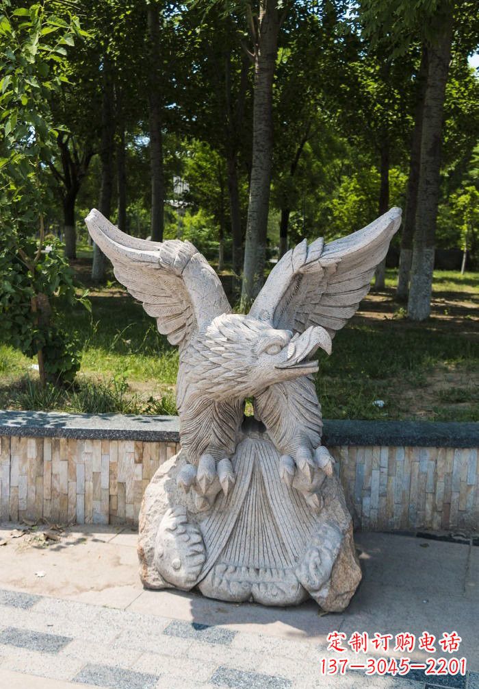 绵阳展翅的老鹰石雕