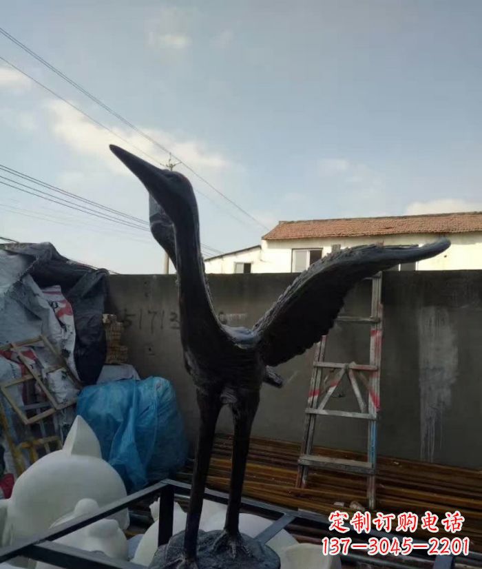 绵阳展翅仙鹤铜雕 (2)