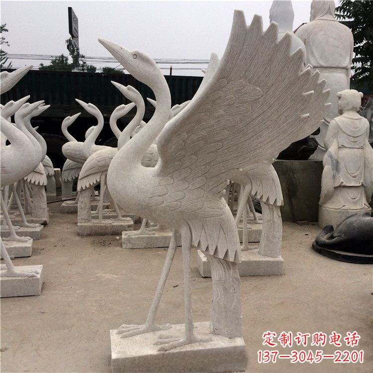 绵阳展翅欲飞的仙鹤石雕
