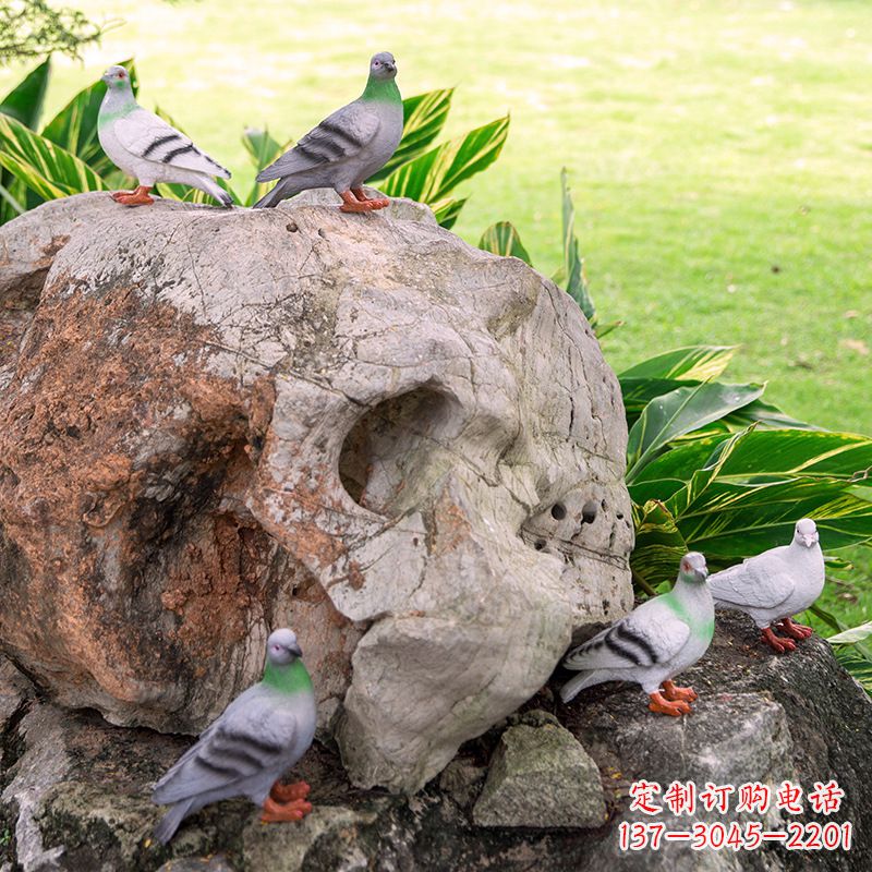 绵阳众人托着和平鸽雕塑
