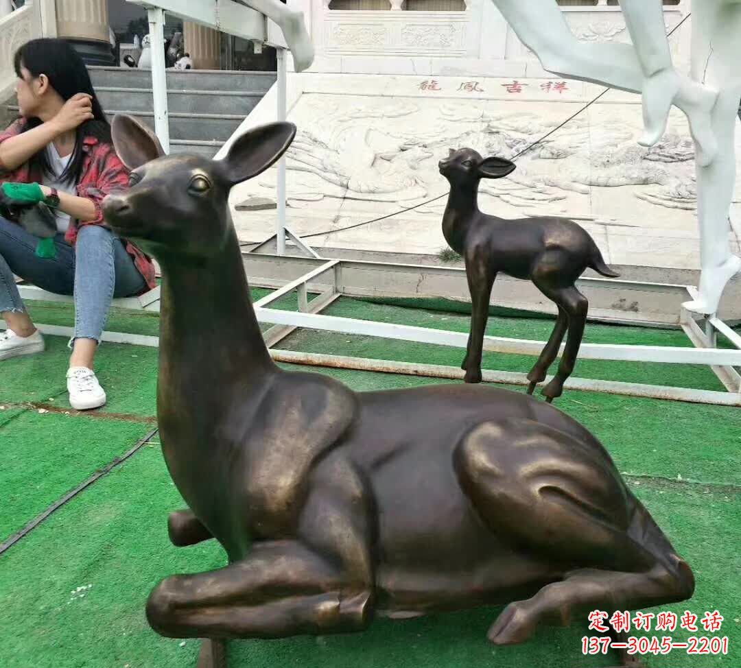 绵阳铸铜广场动物鹿雕塑