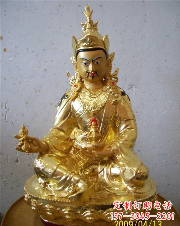 绵阳铸铜贴金藏佛莲花生大士雕塑
