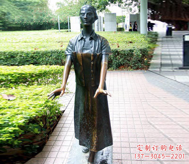 绵阳走路的盲人女孩铜雕