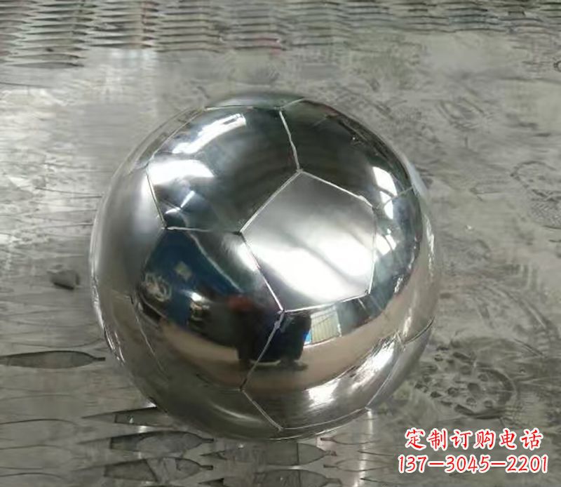 绵阳足球不锈钢体育器材雕塑