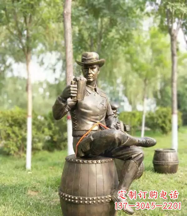 绵阳坐酒桶喝啤酒的牛仔铜雕